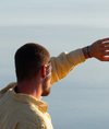 Bracelet homme : idées reçues & tendances
