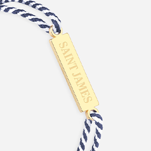 Logo Saint James rayé blanc et marine plaqué or